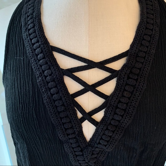 Black tank top - Picture 2 of 5